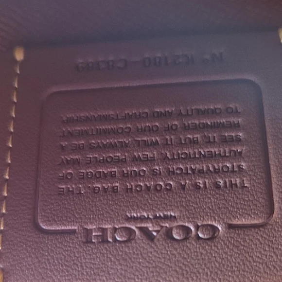 Willow Bucket Bag In Signature Canvas With Heart Print
C8389 - Picture 10 of 16